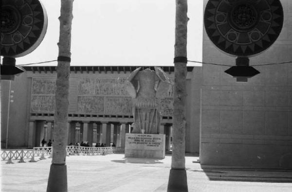 Prima Mostra Triennale delle Terre Italiane d'oltremare - piazzale Roma visto dall'ingresso principale