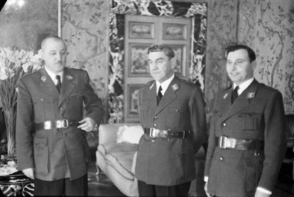 Patti di Roma. Villa Madama: ritratto di gruppo, tre militari della delegazione croata