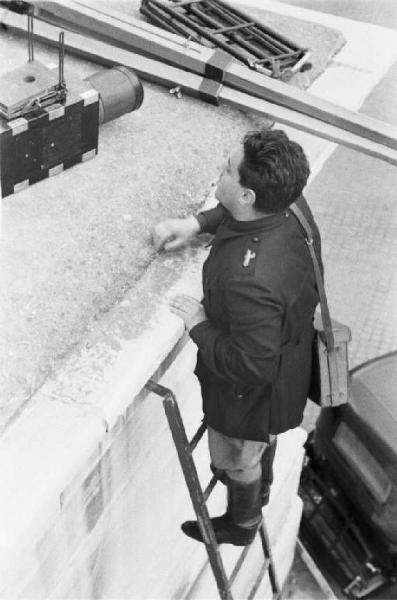 Patti di Roma. Palazzo del Quirinale: un fotografo militare sale sul tetto per riprendere il corteo diplomatico