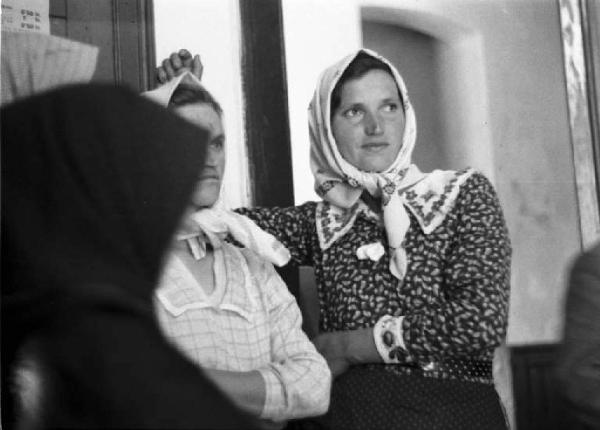 Viaggio in Jugoslavia. Vhrovine: due donne croate
