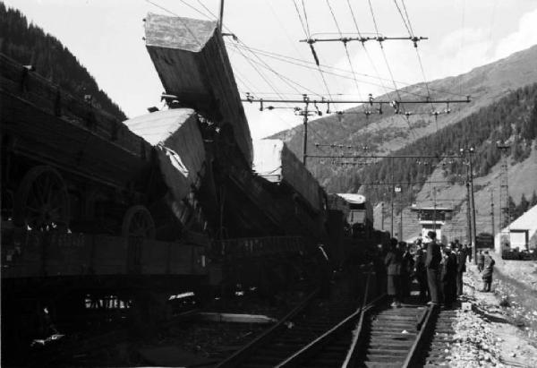 Campagna di Russia. Treno militare in viaggio verso il fronte russo - deragliamento al Brennero