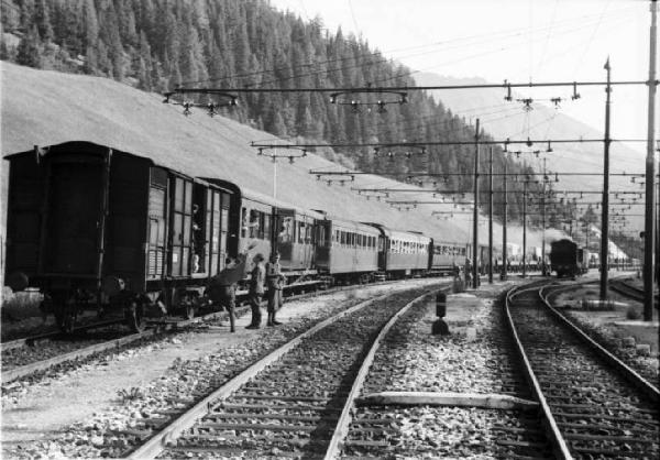 Campagna di Russia. Treno militare in viaggio verso il fronte russo - convoglio in sosta