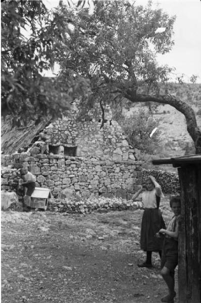 Viaggio in Jugoslavia. Perkovic - bambini in cortile