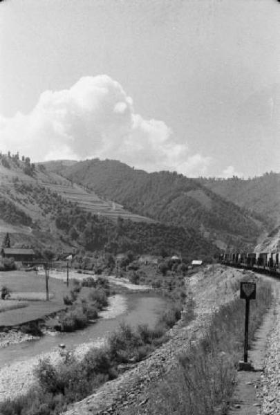 Campagna di Russia. Viaggio in treno attraverso la Transilvania - panorama - colline