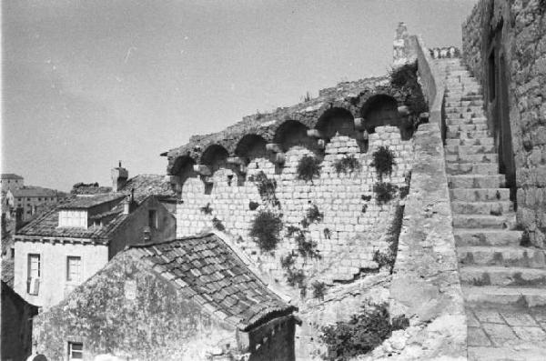 Viaggio in Jugoslavia. Dubrovnik (Ragusa): scorcio delle mura