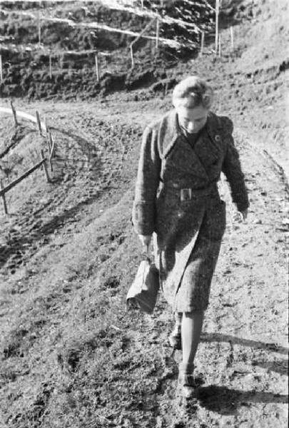 Internamento in Svizzera. Escholzmatt - Martina Fischer a passeggio lungo la strada delle croci