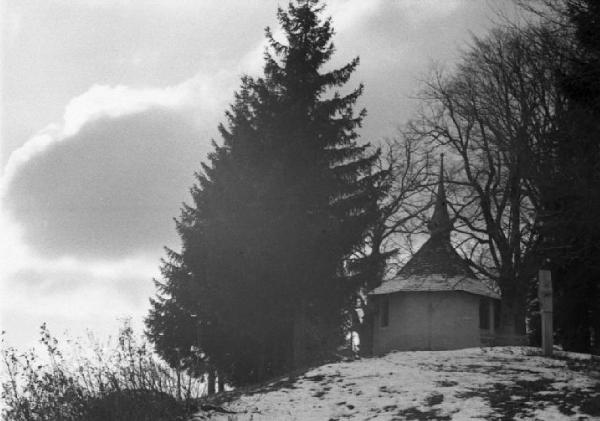 Internamento in Svizzera. Escholzmatt: una cappella lungo la strada delle croci