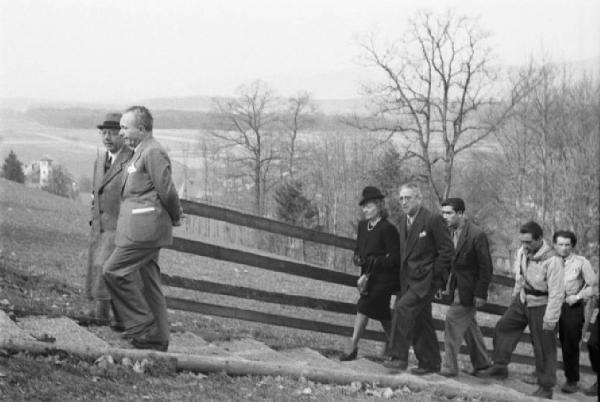 Internamento in Svizzera. Aarwangen, celebrazione per la commemorazione dei partigiani italiani: Leopoldo Gasparotto, Bruno e Fofi Vigorelli, Carlo Fabbri, Mario Greppi. Partecipanti