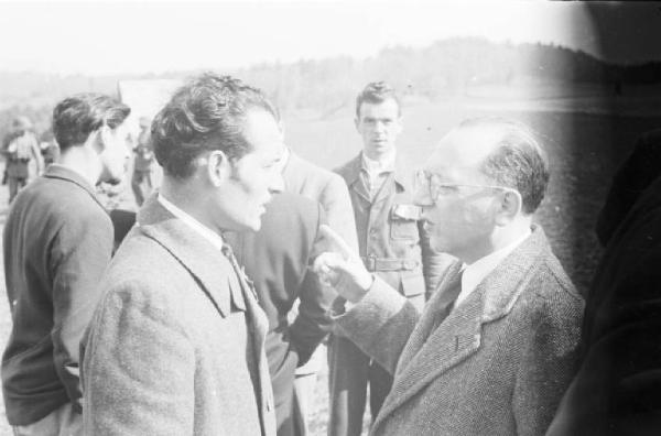 Internamento in Svizzera. Aarwangen, celebrazione per la commemorazione dei partigiani italiani: Leopoldo Gasparotto, Bruno e Fofi Vigorelli, Carlo Fabbri, Mario Greppi. Partecipanti alla messa