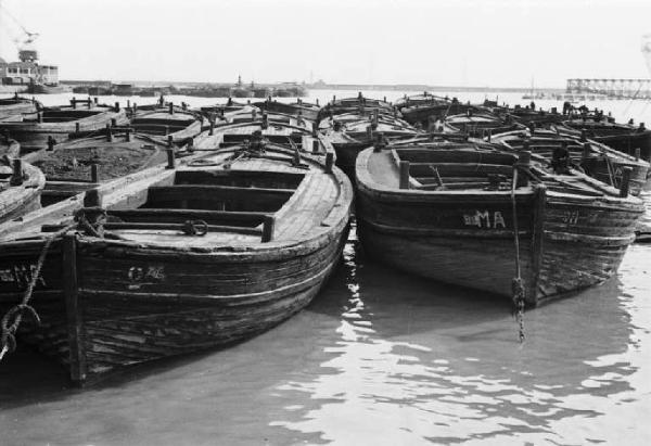 Porto di Napoli. Imbarcazioni ormeggiate