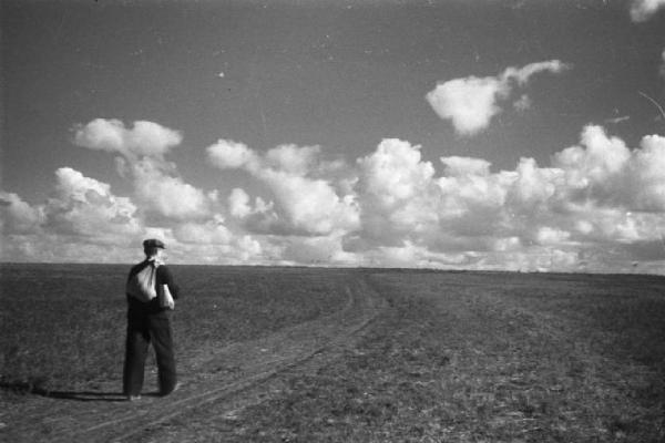 Campagna di Russia. Ucraina - dintorni di Mogila Surijska [?] - pianura - contadino