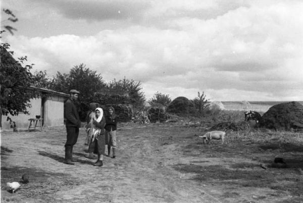 Campagna di Russia. Ucraina - dintorni di Mogila Surijska [?] - insediamento rurale