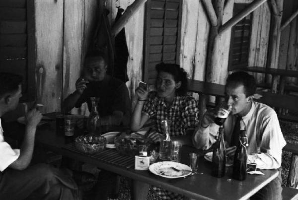 Internamento in Svizzera. Woeschnau. Lavori di disboscamento, pausa pranzo