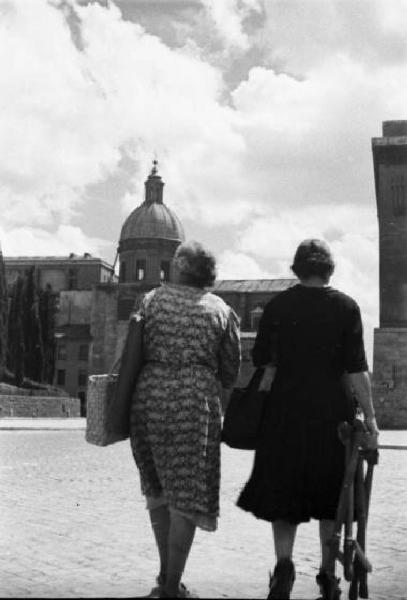 Roma - Coppia di donne a passeggio