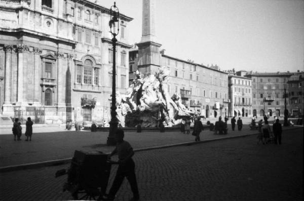 Roma - Scorcio di Piazza Navona - al centro è visibile la Fontana dei Fiumi