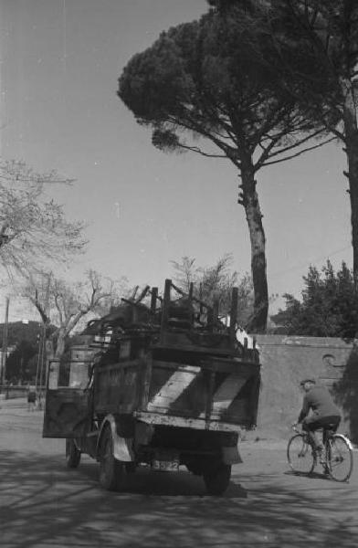 Castel Gandolfo. Autocarro trasporta mobili