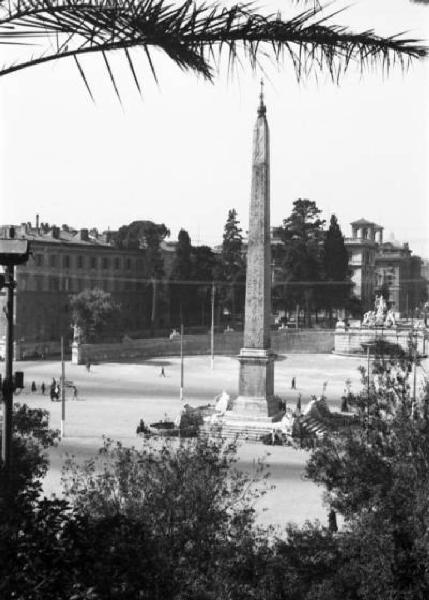 Roma. Pincio. Veduta di Piazza del Popolo al cui centro sorge l'obelisco Flaminio