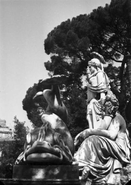 Roma. Piazza del Popolo - gruppo scultoreo che orna l'esedra sotto il Pincio