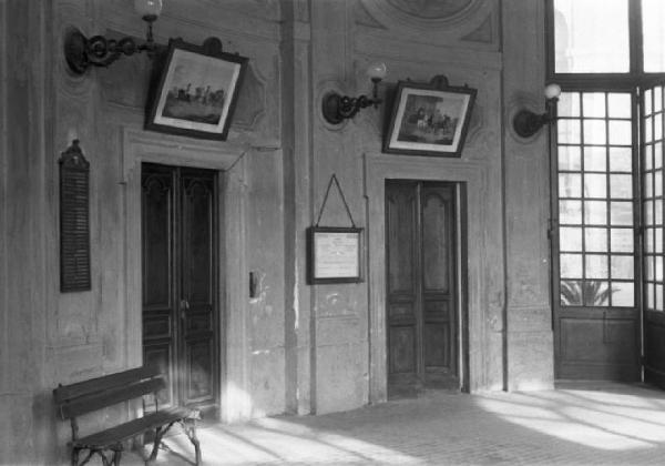 Roma. Quirinale - interno - atrio con due porte
