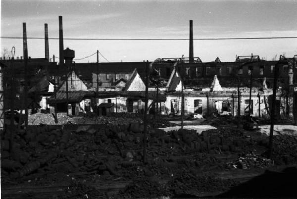 Campagna di Russia. Ucraina - Dnipropetrovs'k - zona industriale - edifici danneggiati