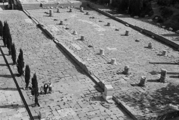 Italia Dopoguerra. Trieste - L'area archeologica sul colle di San Giusto, i resti di una basilica romana