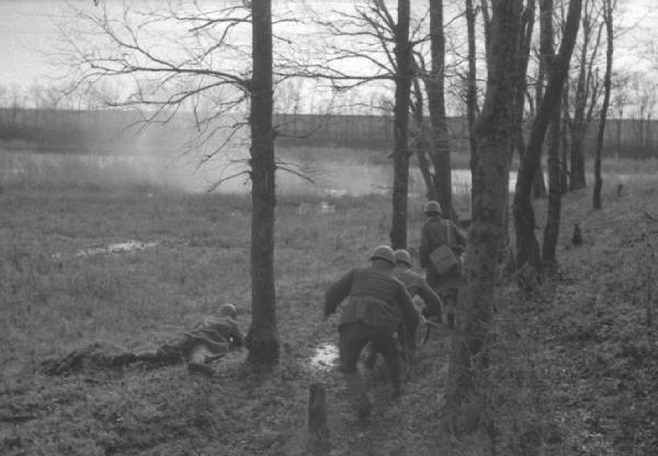 Campagna di Russia. Ucraina - Slavianka [?] - militari italiani in combattimento