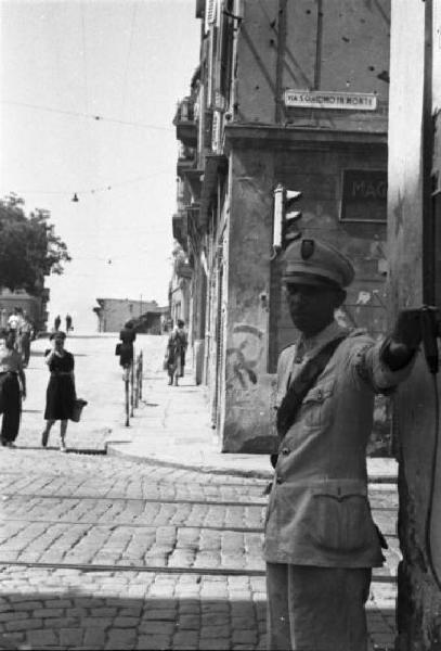 Italia Dopoguerra. Trieste - Ritratto maschile, militare