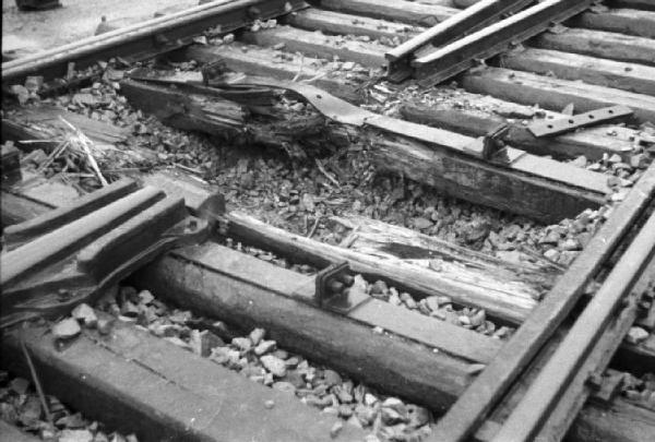 Campagna di Russia. Ucraina - Slavianka [?] - binari della ferrovia danneggiati