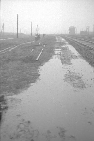 Campagna di Russia. Ucraina - Slavianka [?] - binari della ferrovia - ristagni d'acua