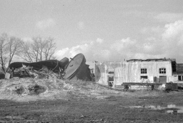 Campagna di Russia. Ucraina - Mejevaia [?] - edfici distrutti