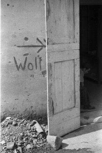 Italia Dopoguerra. Marzabotto - Edificio riportante la scritta "WOLF" sul muro esterno