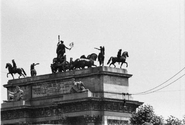 Milano. Particolare dell'Arco della Pace  - sculture della copertura