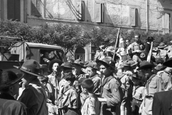 Ike a Castel Gandolfo. Folla di scout, con un camion per il trasporto in secondo piano