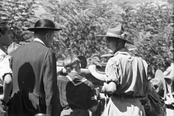 Ike a Castel Gandolfo. Un capo scout e un prete si guardano negli occhi