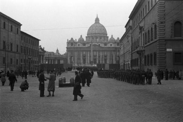 Roma. Via Conciliazione. Sullo sfondo è visibile la Basilica di San Pietro