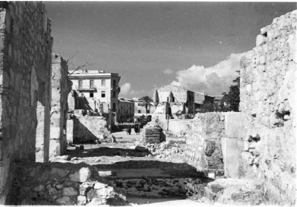 Italia Dopoguerra. Terracina. Edifici distrutti dai bombardamenti