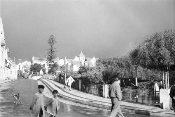 Portogallo. Cascais. Passanti per le strade del paese