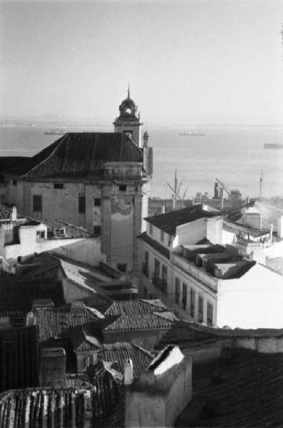 Portogallo. Lisbona. Panorama della città vecchia - tetti delle abitazioni