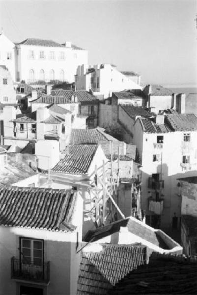 Portogallo. Lisbona. Panorama della città vecchia - tetti delle abitazioni