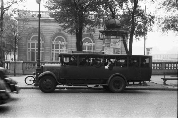 Parigi. Camion della polizia in prossimità della stazione