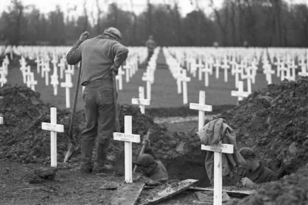 Normandia. Cimitero di guerra di Blosville. Riesumazione dei cadaveri