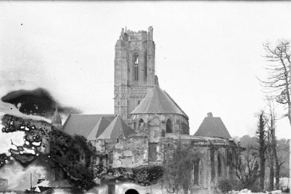 Normandia. St. Mère Eglise. La cattedrale con la torre campanaria danneggiata dai bombardamenti