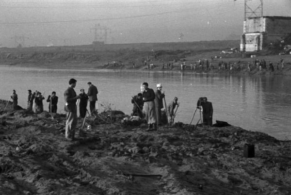 Italia Dopoguerra. Roma. Ponte sul Tevere in costruzione