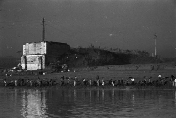 Italia Dopoguerra. Roma. Ponte sul Tevere in costruzione