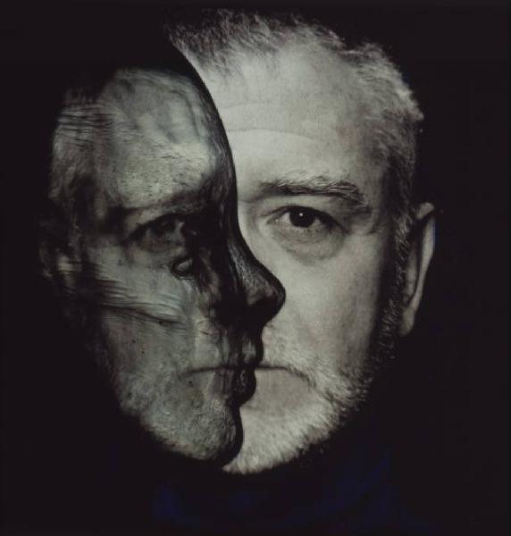 Klaustrofobia. Ritratto maschile - autoritratto dell'artista "Vetro" - sovrapposizione profilo/visione frontale
