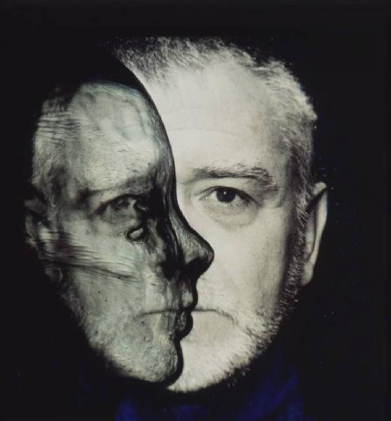 Klaustrofobia. Ritratto maschile - autoritratto dell'artista "Vetro" - sovrapposizione profilo/visione frontale