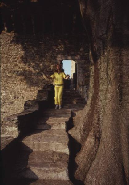 Castelli di Bellinzona. Modella in tuta