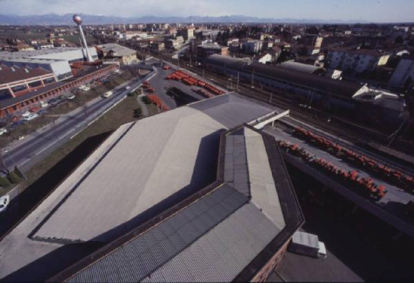 Gruppo SAME, stabilimento di Treviglio. Ripresa dall'alto dello stabilimento e del paesaggio circostante