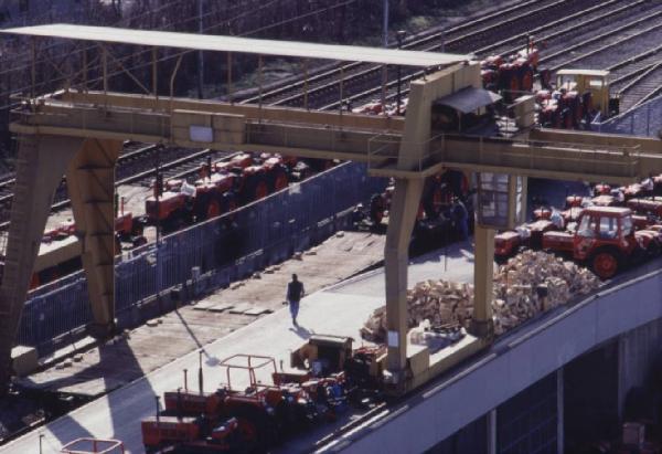 Gruppo SAME, stabilimento di Treviglio. Ripresa dall'alto dei binari della ferrovia adiacenti allo stabilimento