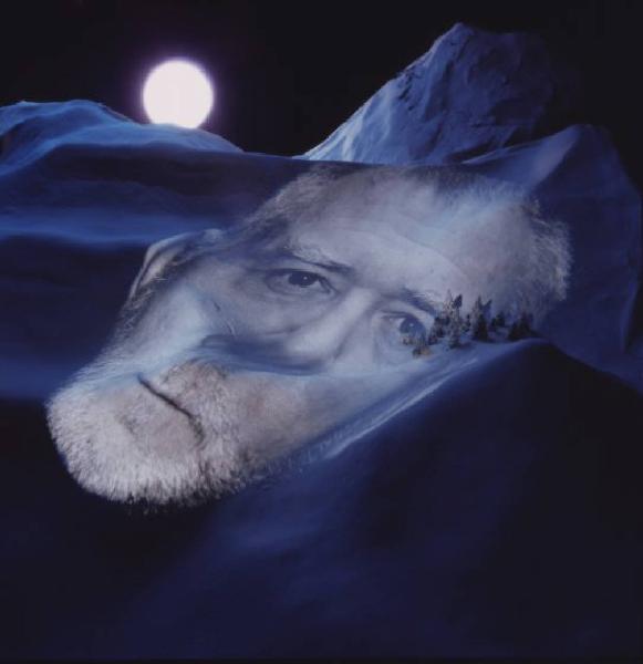 Klaustrofobia. Ritratto maschile - autoritratto dell'artista proiettato su fondale "Neve"